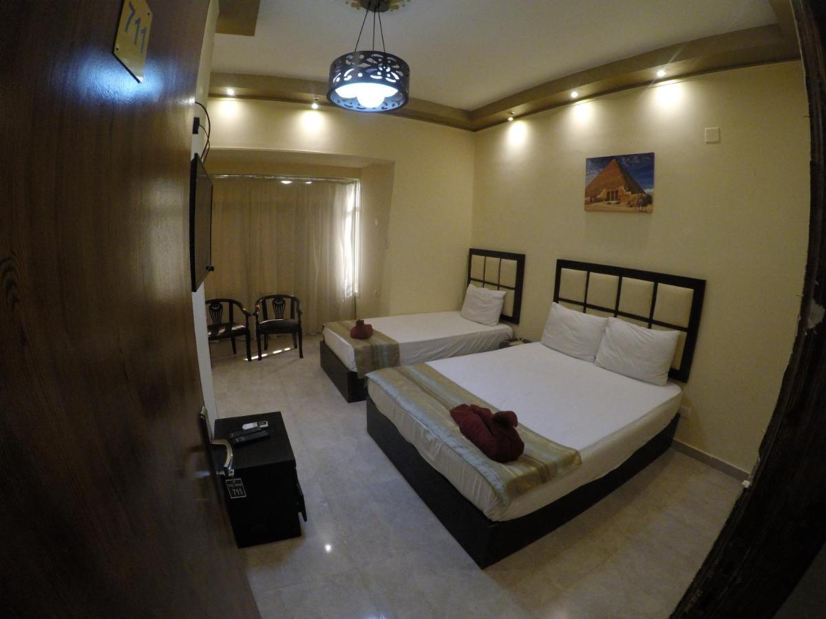 City Hotel *