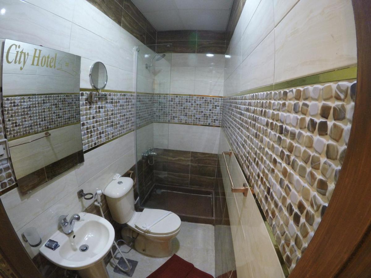 City Hotel *