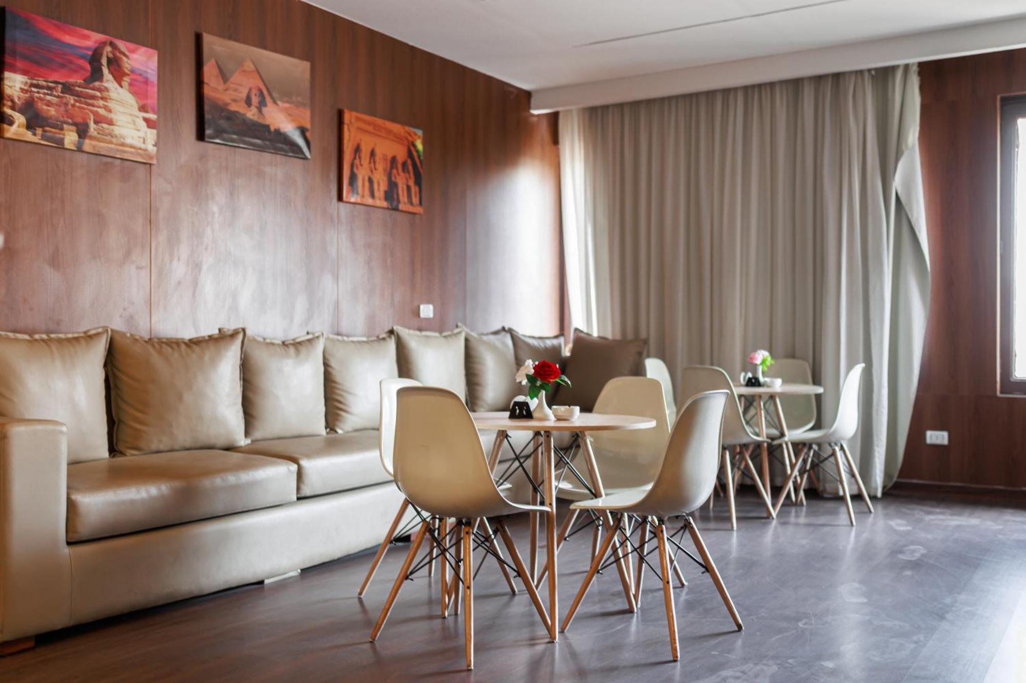 City Hotel Hostel *
